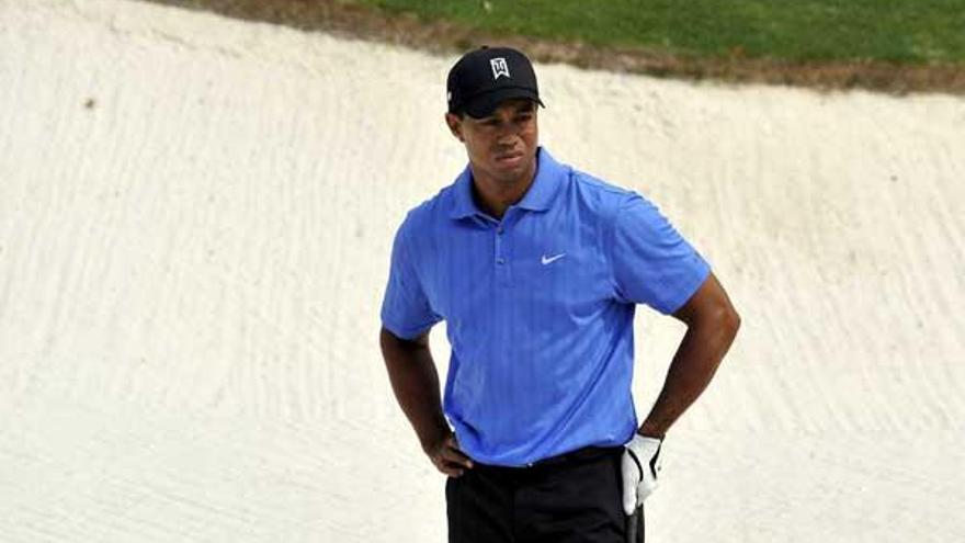 Tiger Woods, serio, durante el segundo recorrido en Augusta.