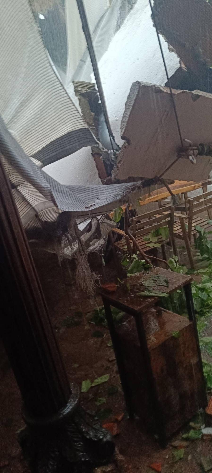 Impactantes destrozos en la terraza de un conocido gastrobar de Segorbe por el granizo