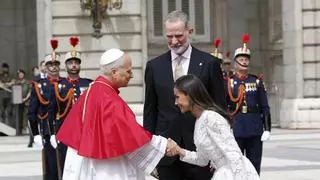 Por qué la Reina Letizia viste de blanco ante el papa: el privilegio vaticano que solo tienen unas pocas mujeres