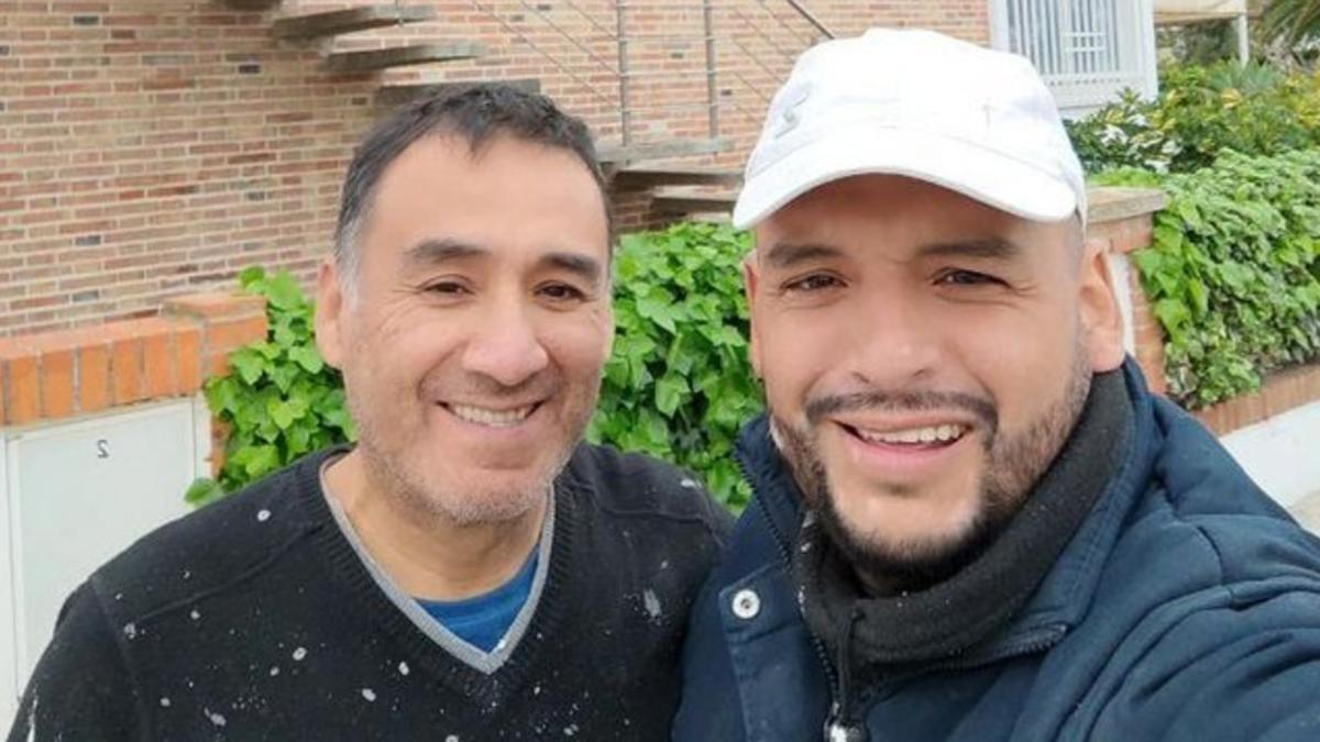 Héctor, fallecido este domingo en un accidente laboral en Les Alqueries, junto a su hijo Mauricio (d).