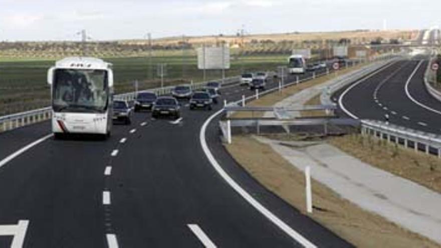 Inaugurado un nuevo tramo de la autovía Córdoba-Antequera, que ya está al 94%