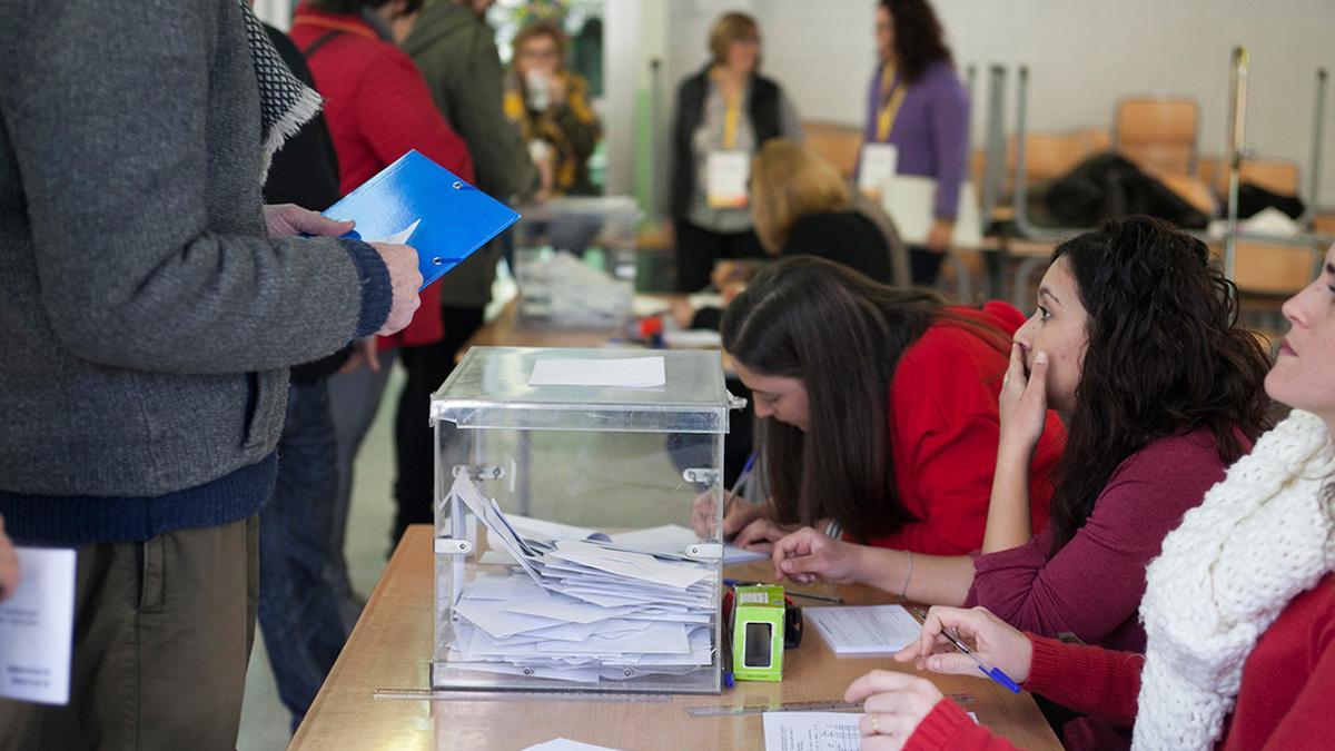 Colegio electoral en las elecciones autonómicas del 21-D.