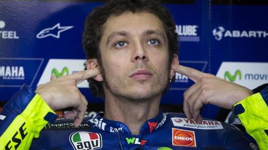 Rossi hace saber a Lorenzo que él seguirá en Yamaha