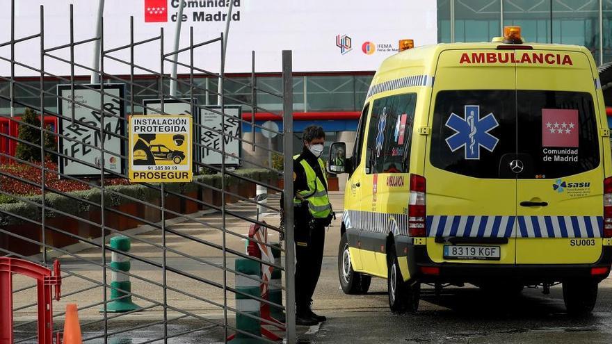 Una ambulancia llega al Hospital de Ifema.