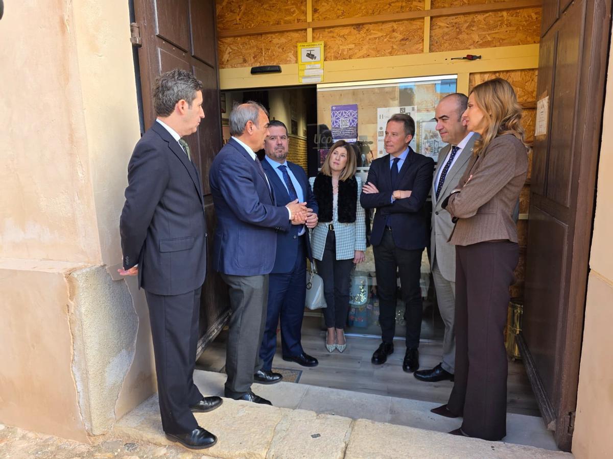 Representantes de las diferentes entidades citadas, antes del encuentro.