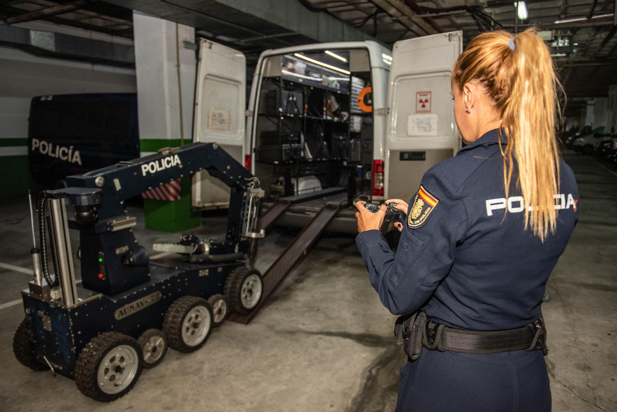 Una agente de A Coruña, la única mujer en el Tedax de la Policía Nacional en Galicia