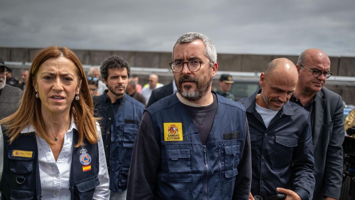 Autoridades sanitarias y de emergencias supervisan el dispositivo por el MV Hondius en Granadilla