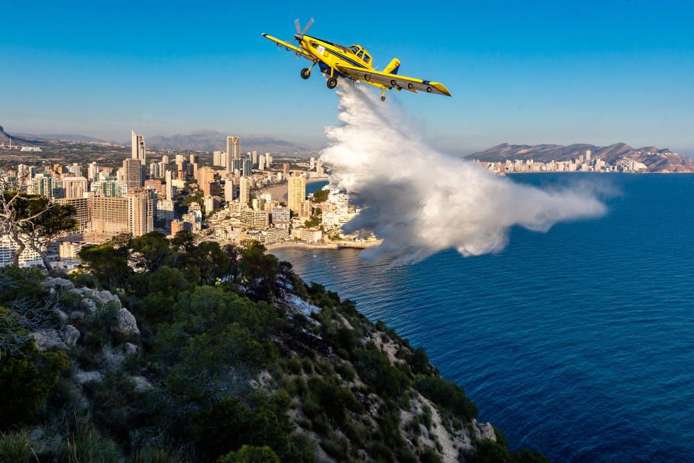 Declarado un incendio junto a la torre del Aguiló en la Cala de La Vila