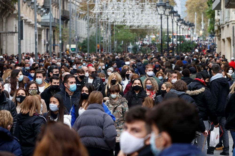 Gran afluència de persones al centre de Barcelona