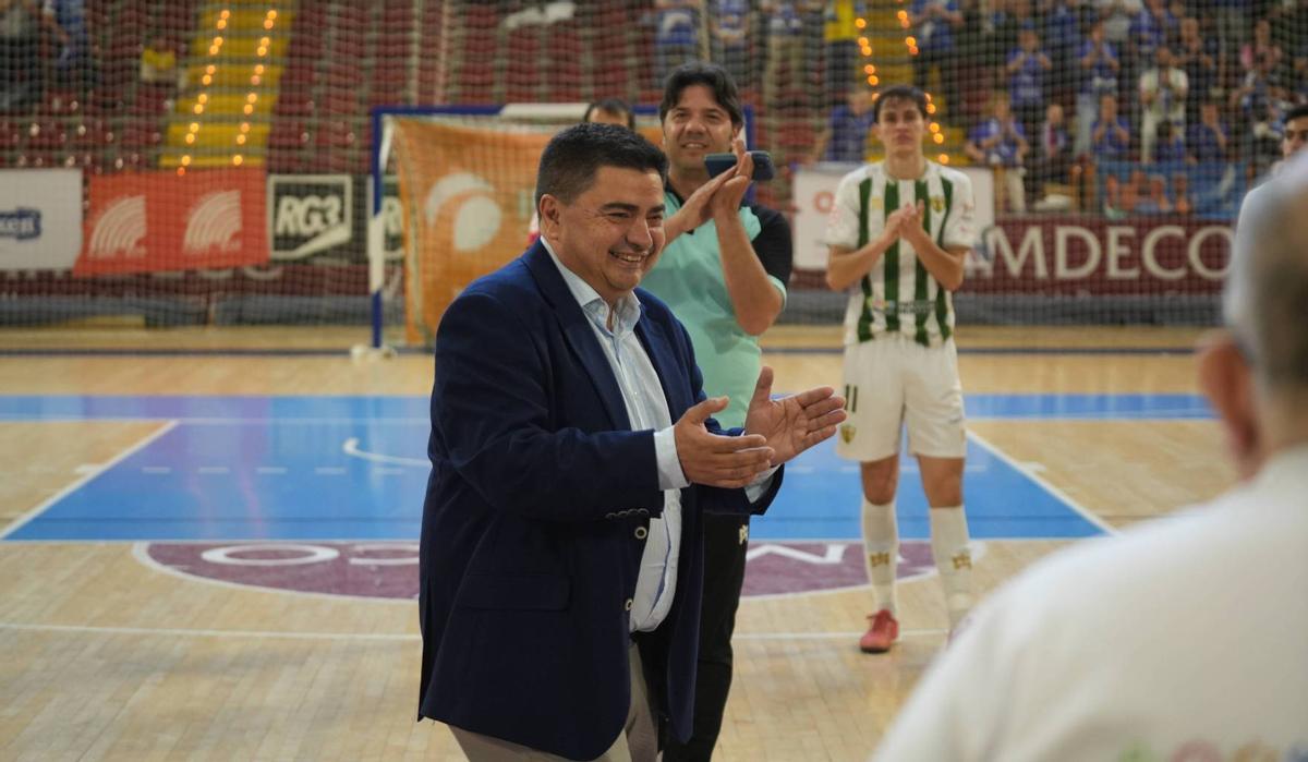 José García Román, presidente del Córdoba Futsal, durante un encuentro.