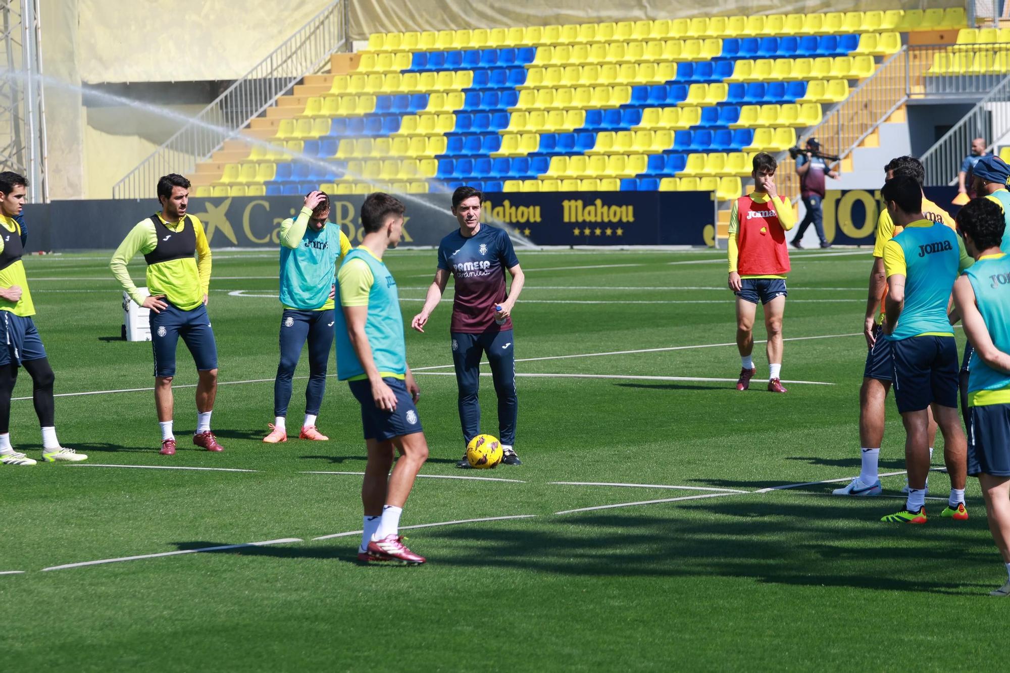 Galería | La afición del Villarreal disfruta con sus ídolos en el entrenamiento de puertas abiertas