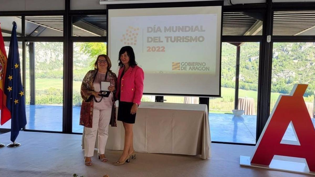 Genoveva Crespo recibe la Medalla al Mérito Turístico 2022, que también se han otorgado a Morillo de Tou, Ligüerre de Cinca y Torreciudad.