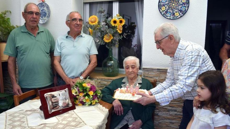 Manuela Coira Cordo, nueva centenaria de Valga el día que se entierra a Nela Eiras, fallecida a los 102 años