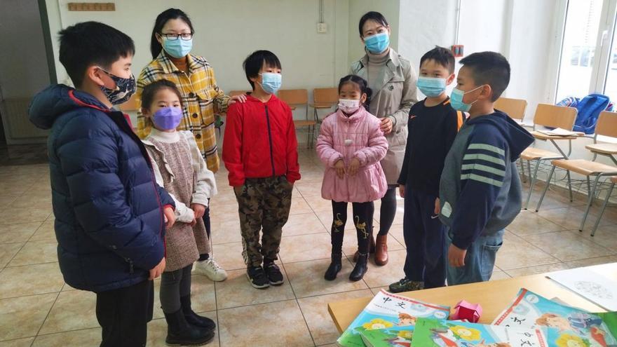 Una escola de Figueres arrela els infants d’origen xinès a la seva cultura