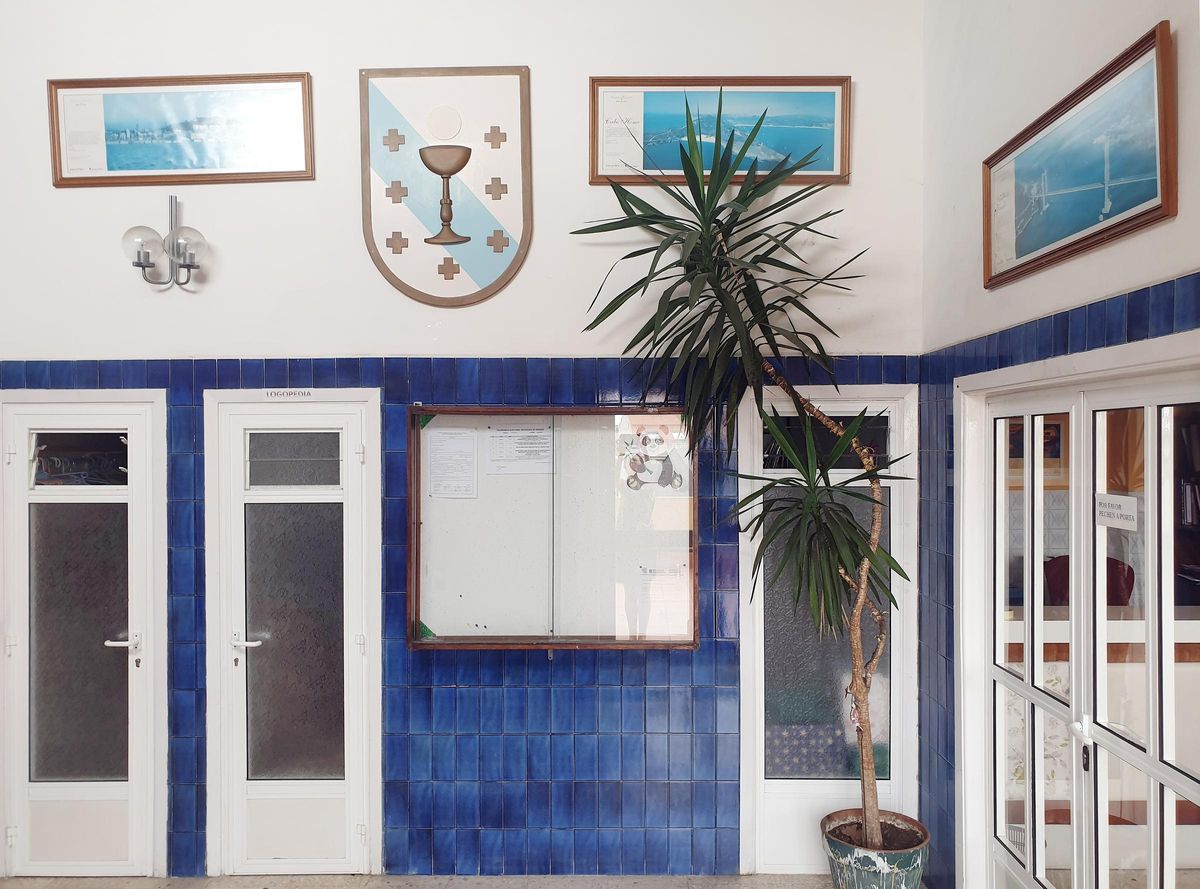 COLEGIO "CENTRO PRIVADO BREOGAN", QUE OCUPA EL BAJO DEL EDIFICIO.