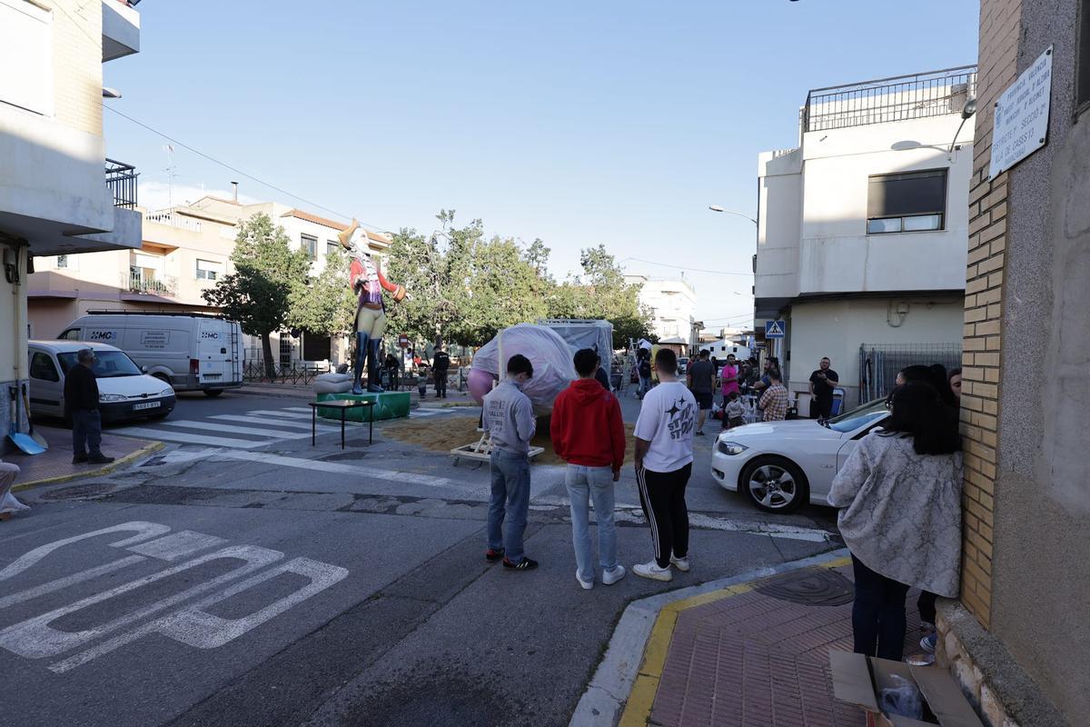 Algunos de los ninots de la falla de la comisión Manta al Coll de Alginet.