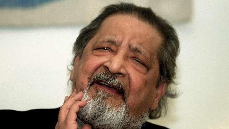 Vidiadhar Surajprasad Naipaul, en una imagen de 2001. // Maja Suslin