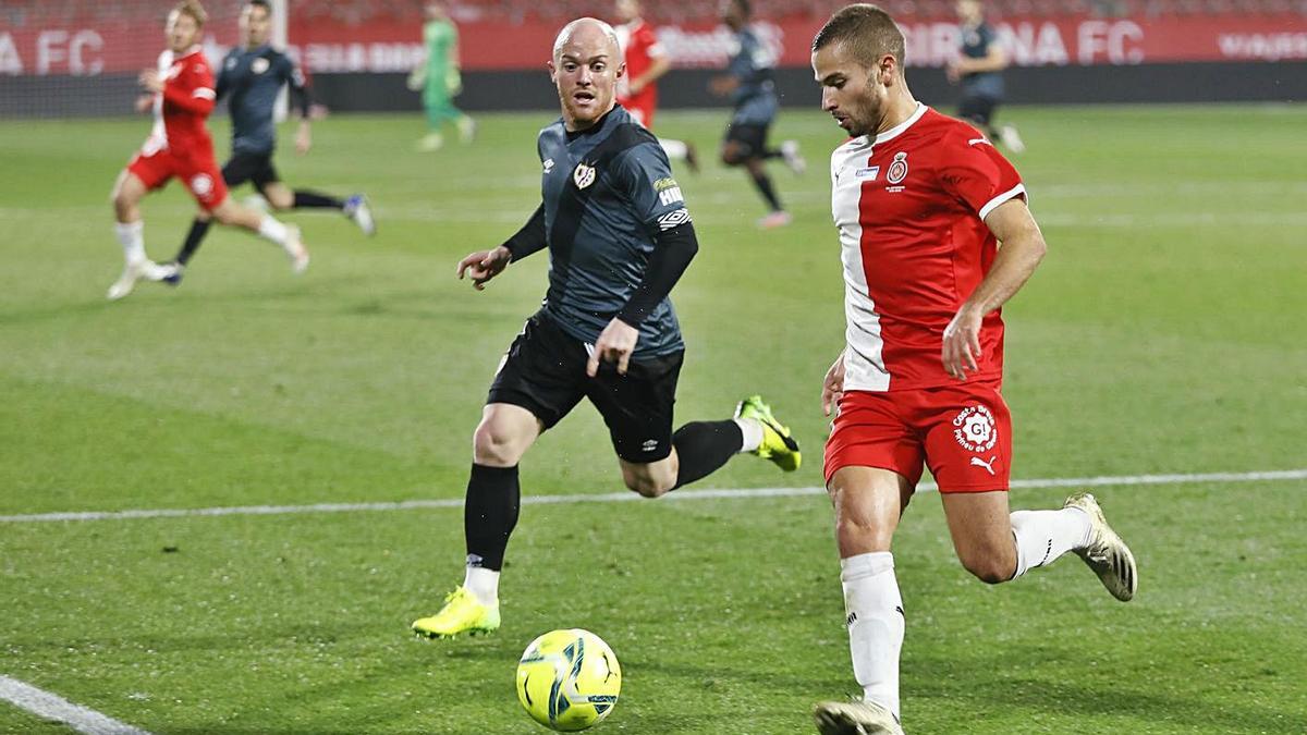 Una imagen de Franquesa jufgando contra el Rayo Vallecano. | DIARI DE GIRONA