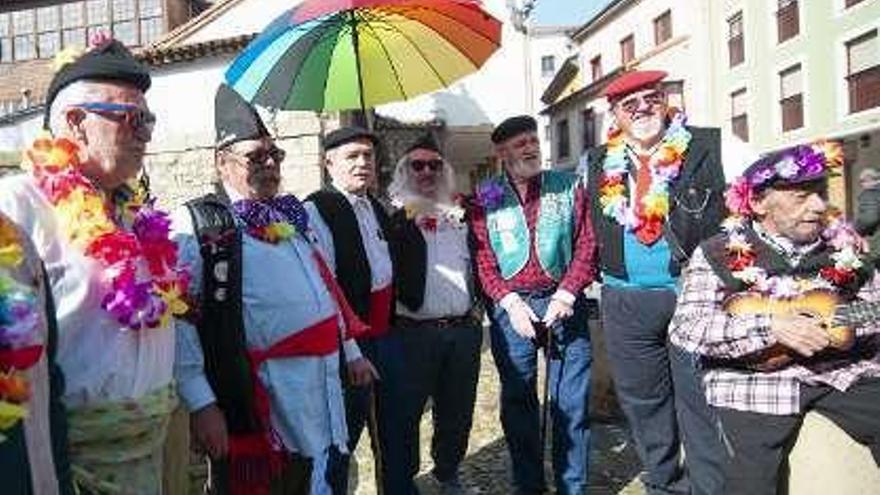 Los miembros del Santo Entierro de la Sardina.