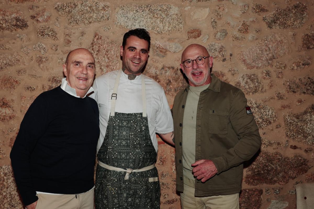 El fundador de El Pulpo, José Antonio Chacón, el chef de A Mundiña, Daniel Cárdaba y el seleccionador Luis de la Fuente