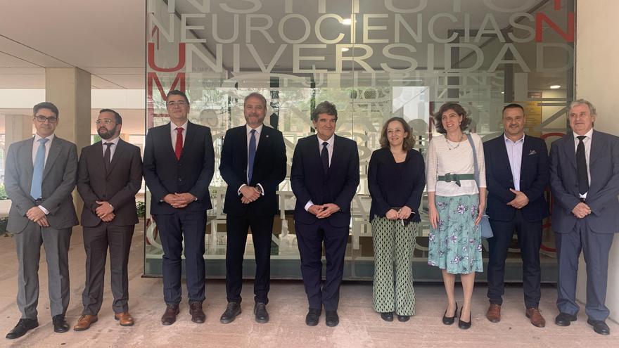 El Instituto de Neurociencias de Alicante muestra al ministro Escrivá los proyectos en cáncer o Alzheimer en los que trabaja