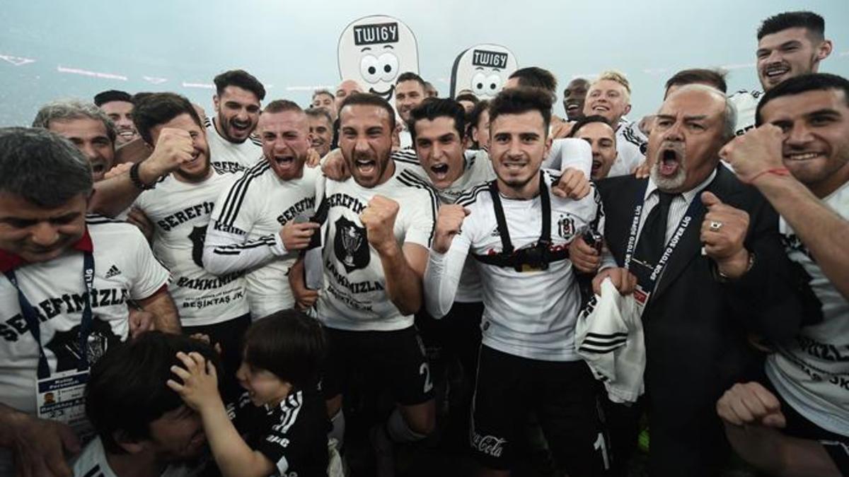 El Besiktas celebró el título por todo lo alto