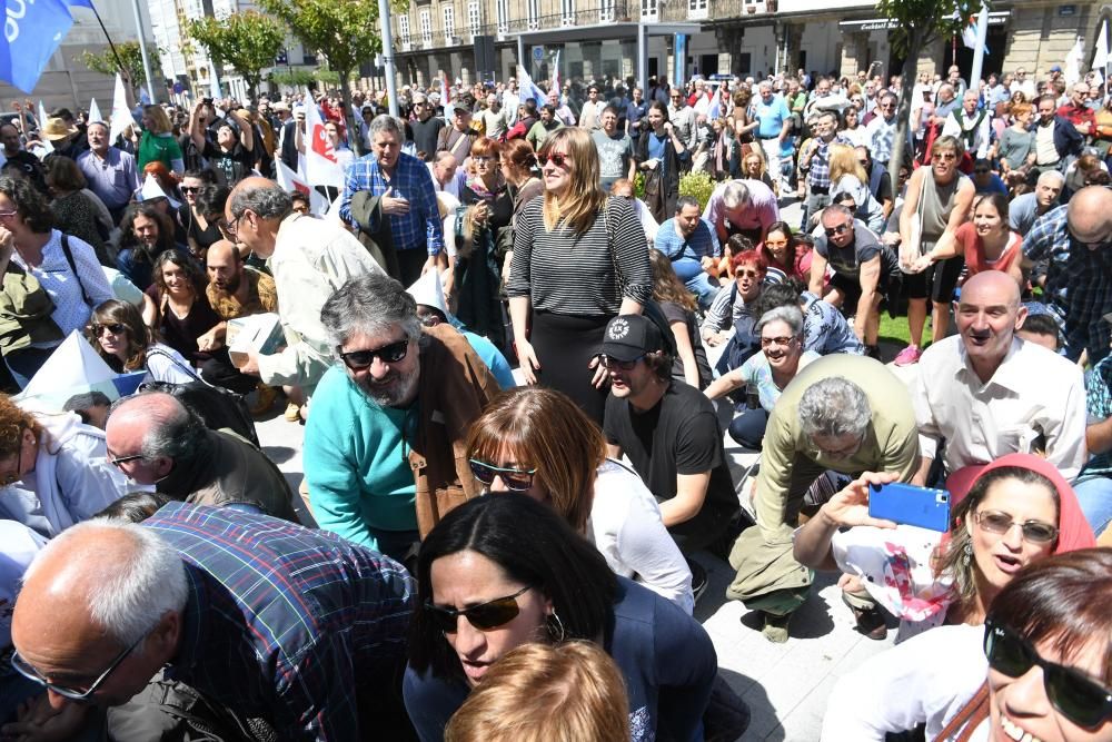 Marcha de 4.000 personas por la fachada marítima