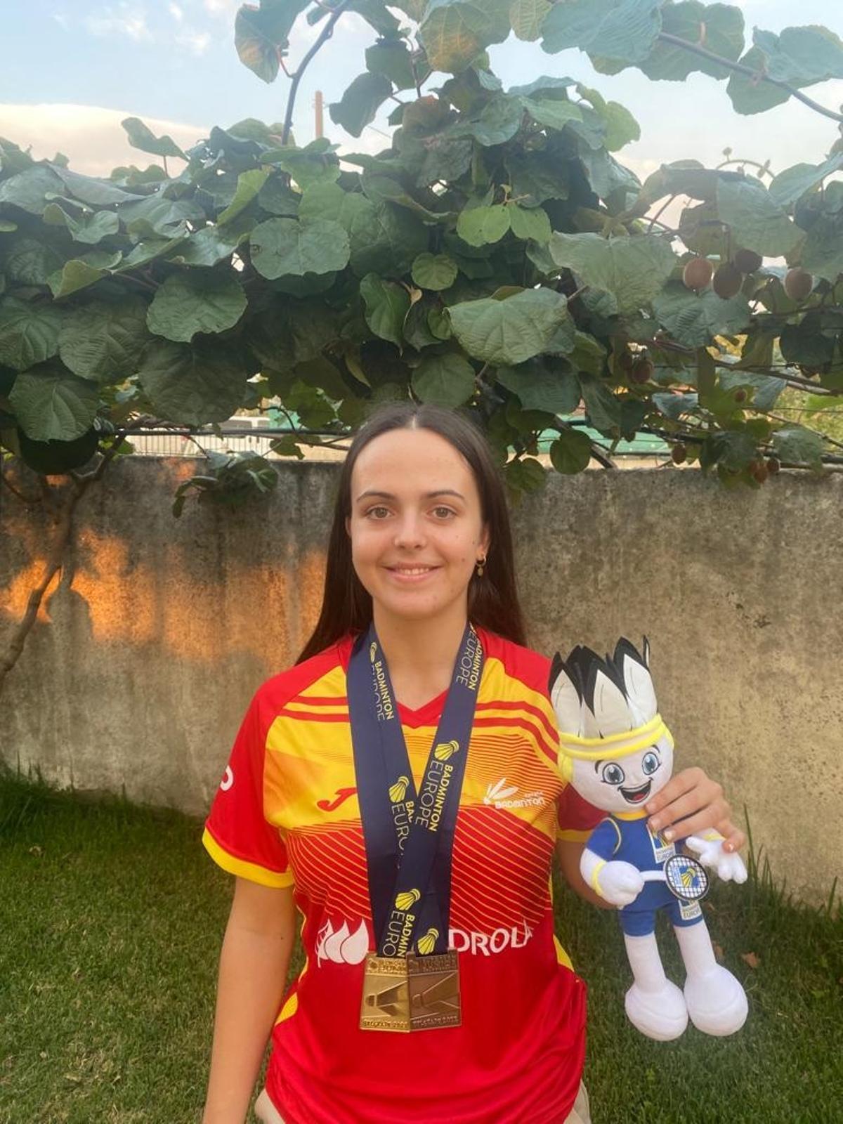 Lucía Rodríguez, con las medallas logradas en Belgrado.