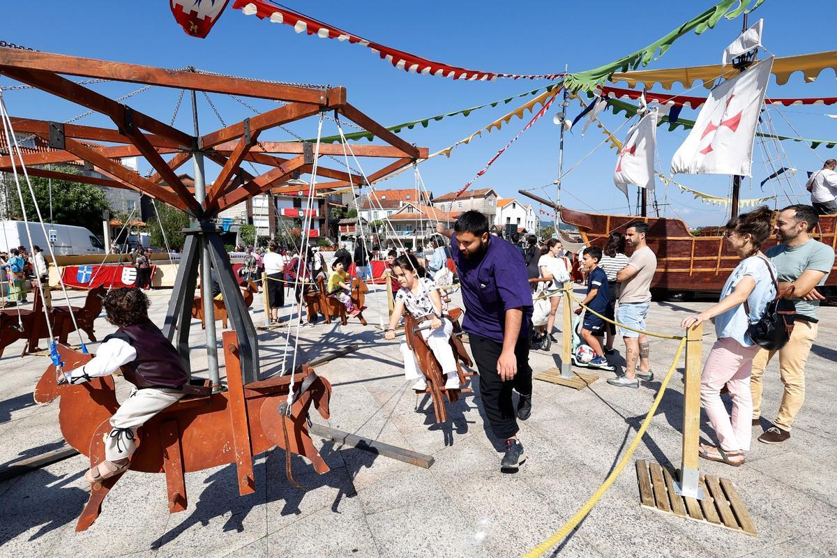 Los vecinos y comerciantes participan en la ambientación medieval del pueblo y colaboran en la organización de actividades.