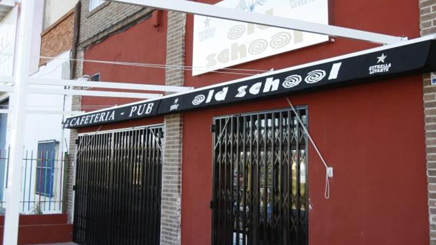Fachada del bar de El Puntal donde agredieron al joven.