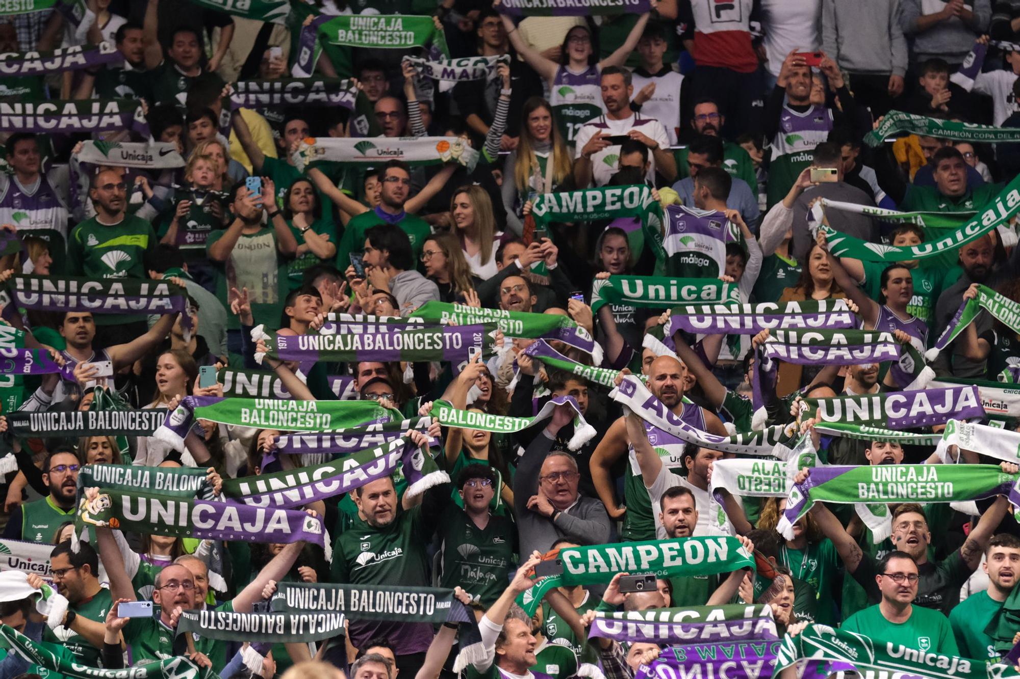 La afición celebra el título de Copa en la previa del Unicaja - Girona