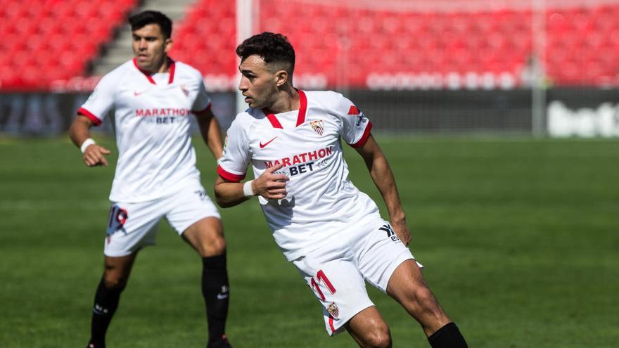 El delantero Munir El Haddadi conduce el balón con el Sevilla.