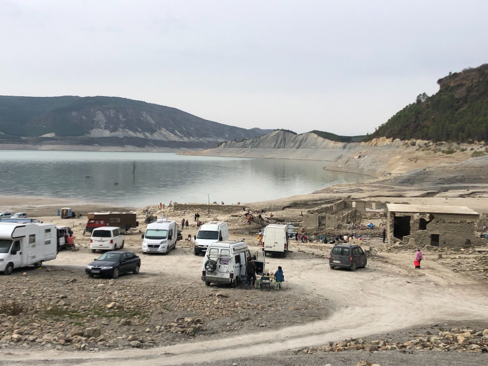 "Emergencia" en Yesa: La sequía revive el balneario de Tiermas