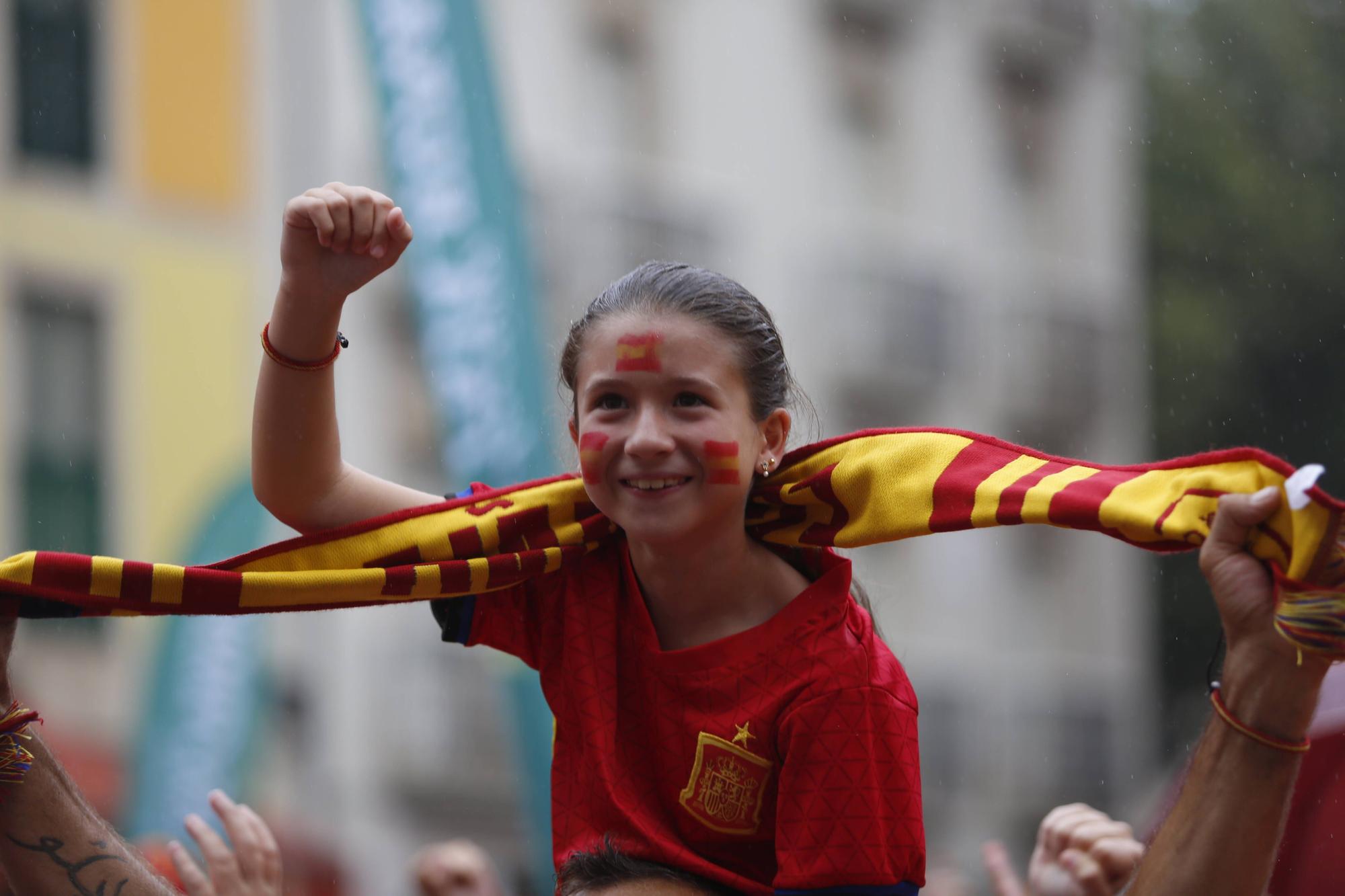 Gijón se vuelca (pese a la lluvia) animando a España en la final del Mundial de fútbol femenino