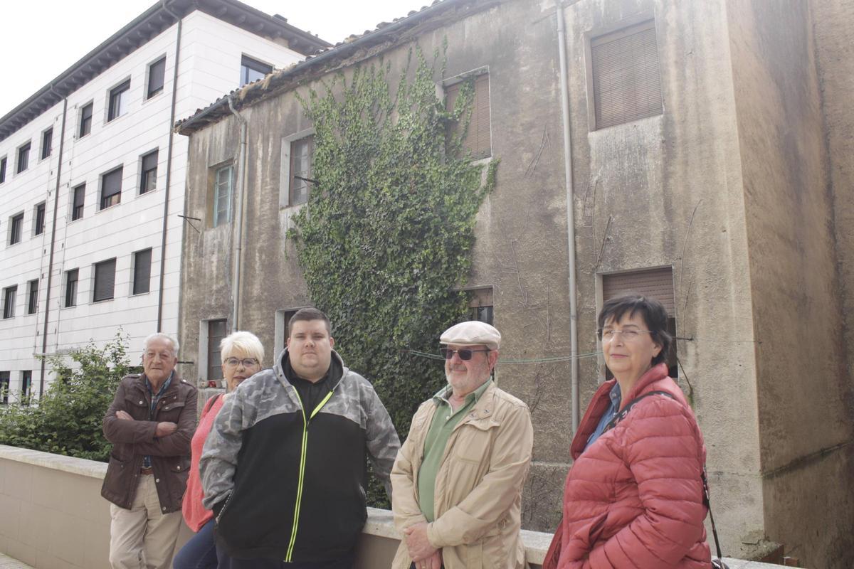 Los agujeros de El Coto el barrio pide una solución a este problema