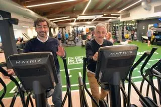 Diego Calvo visita el complejo deportivo de Elviña I tras las obras de remodelación