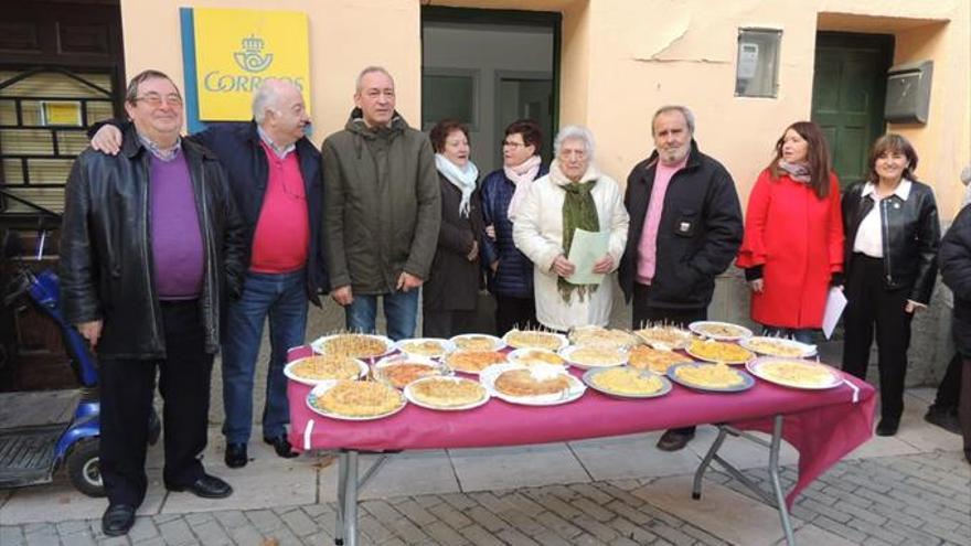 Los vecinos disfrutan de actos populares en la festividad del patrón