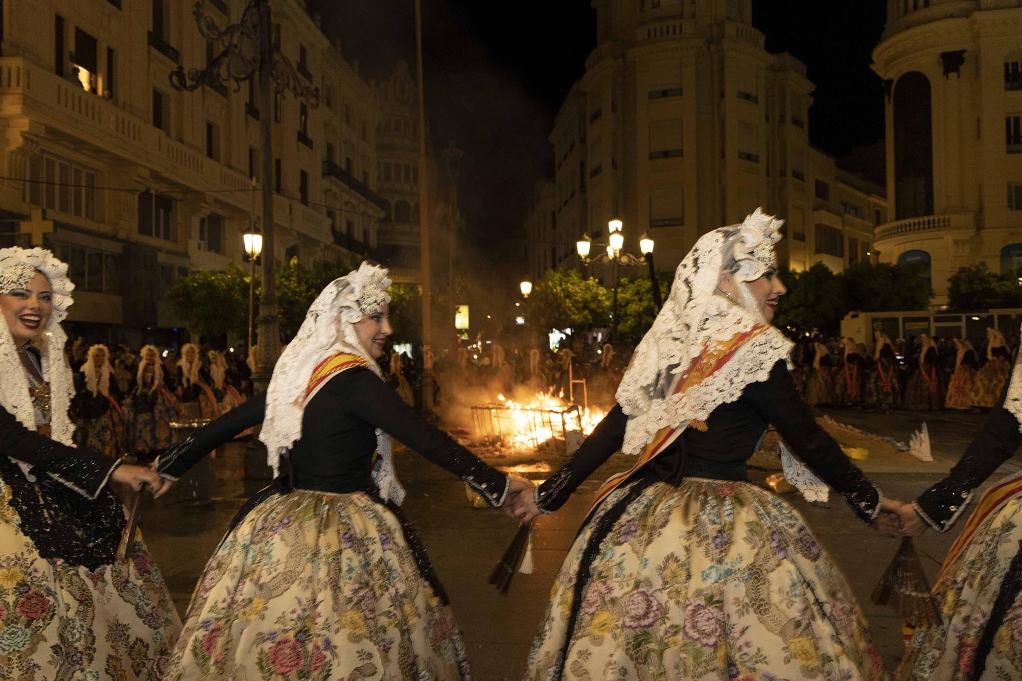 Pasacalles de las bellezas  y cremà Hogueras de Sant Joan en Córdoba