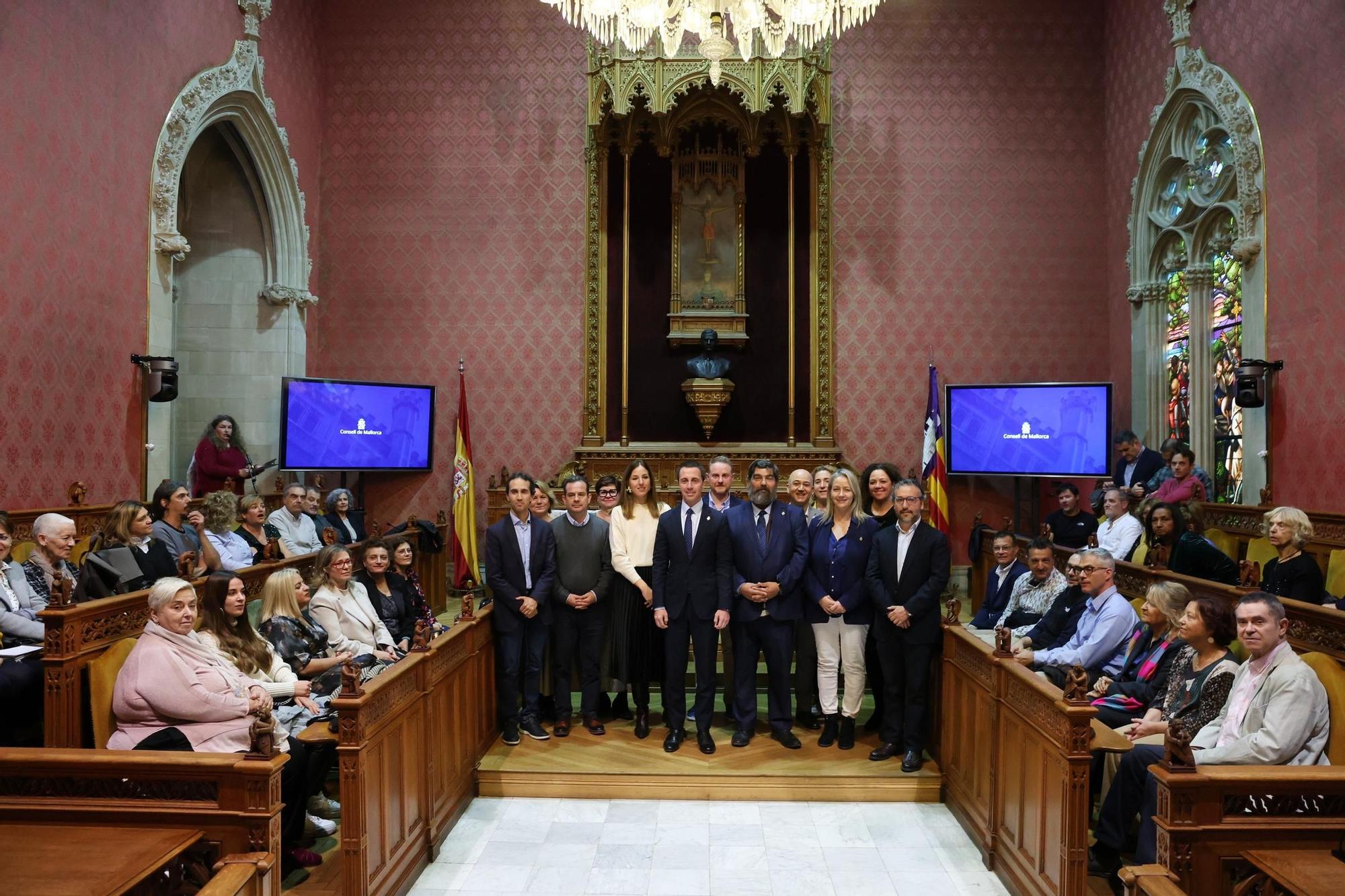 El Consell de Mallorca homenajea a los trabajadores que se jubilan este año y a quienes cumplen 25 años en la institución