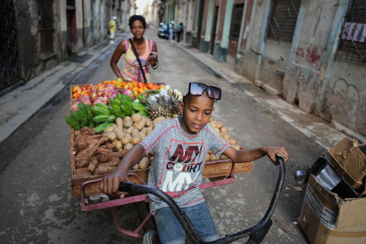 Vendedores ambulantes de comida en La Habana.