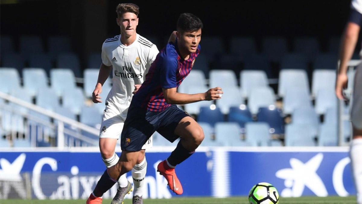 Lucas de Vega, en una acción del partido