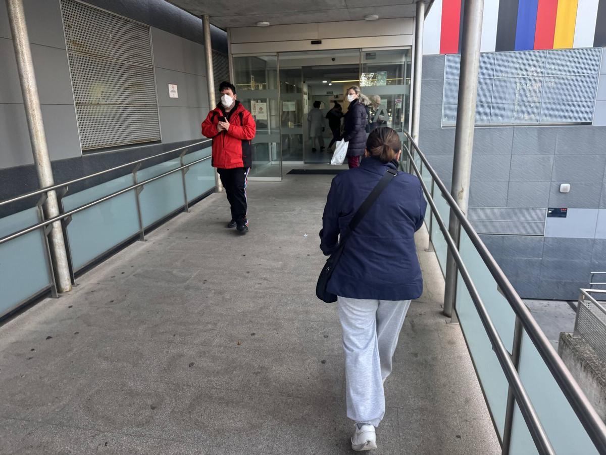 Acceso al centro de salud del Sector Sur en el primer día de huelga.