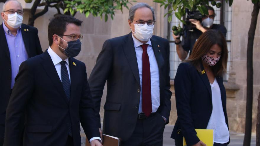 El president de la Generalitat inhabilitat, Quim Torra, el vicepresident, Pere Aragonès, i la portaveu del Govern, Meritxell Budó