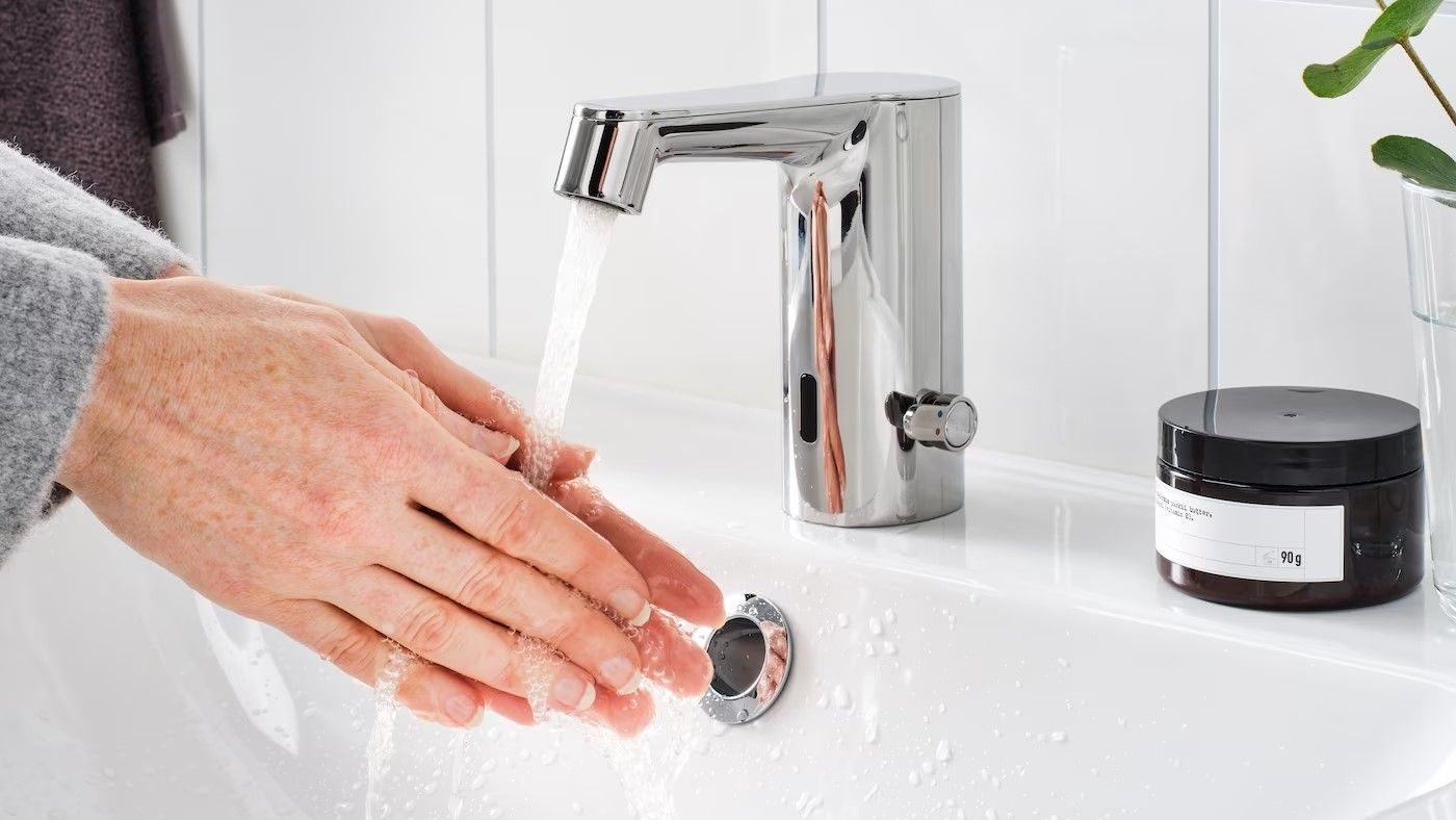 Mejora la presión y calidad del agua con una alcachofa de ducha iónica -  Sport