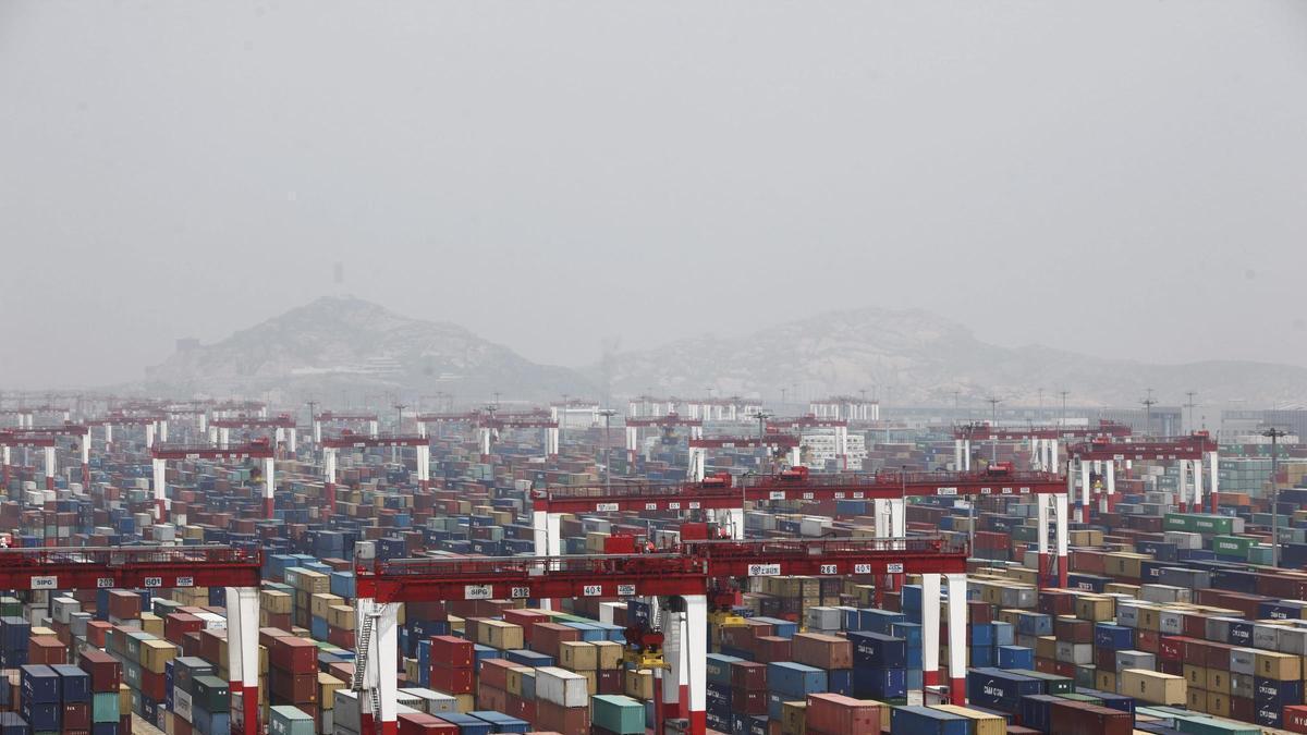 Puerto de Shanghai, el más grande del mundo en tráfico de contenedores, en una imagen de archivo.
