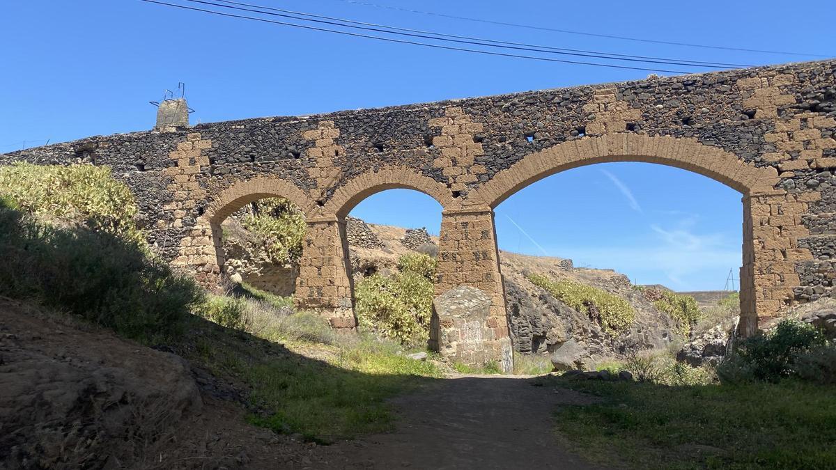 Acueducto de San José de Las Longueras.