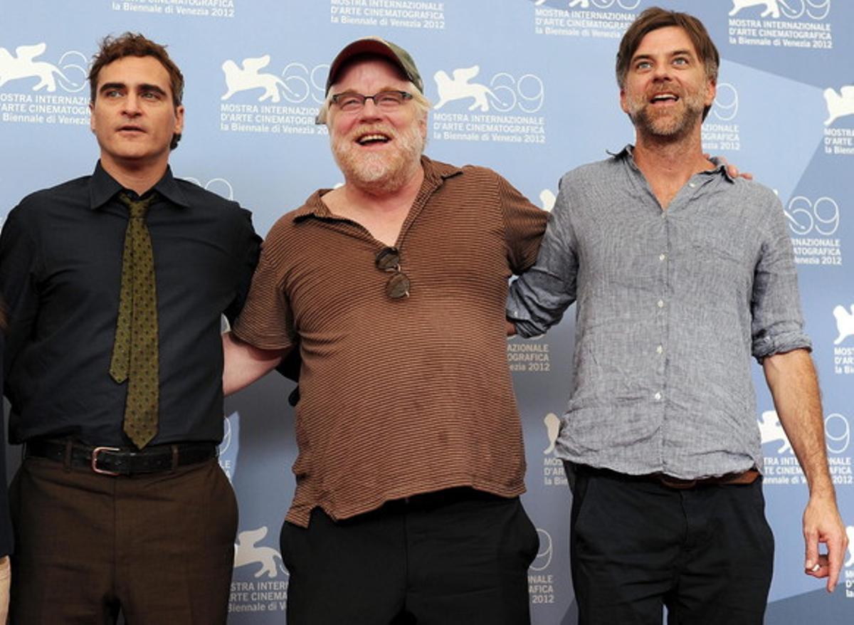 D’esquerra a dreta, Joaquin Phoenix, Philip Seymour Hoffman i Paul Thomas Anderson, a Venècia el setembre del 2012.