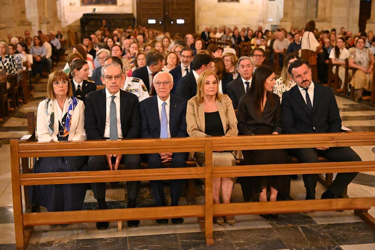 El alcalde de Elche asisitó a la misa conmemorativa del 25 aniversario de la declaración del Misteri como Patrimonio de la Humanidad