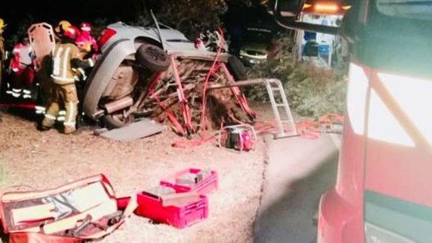 Un conductor queda atrapado por las piernas al sufrir un accidente en Xàbia