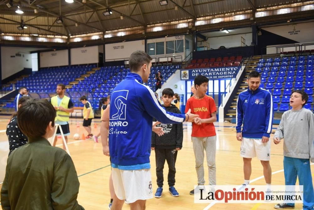 Encuentro de escolares con los jugadores del Plást